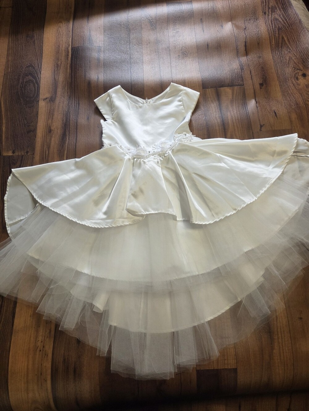 White Satin High Low Tulle Girls' Dress With Flowered Embelished Waist. Sz 8 - Picture 6 of 11
